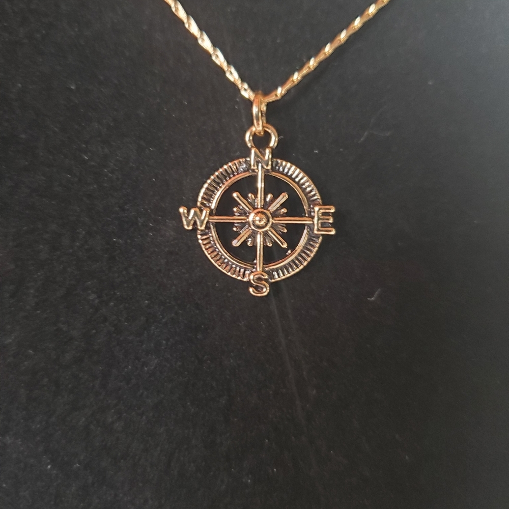 Compass Gold Necklace- New - Picture 3 of 4